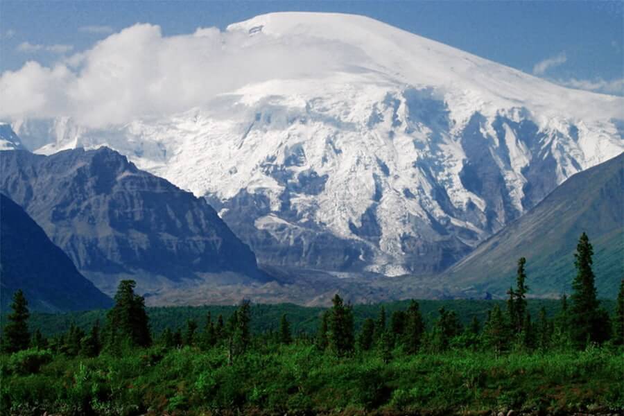 a snow-covered mountain landscape scene of wrangell-st. elias national park