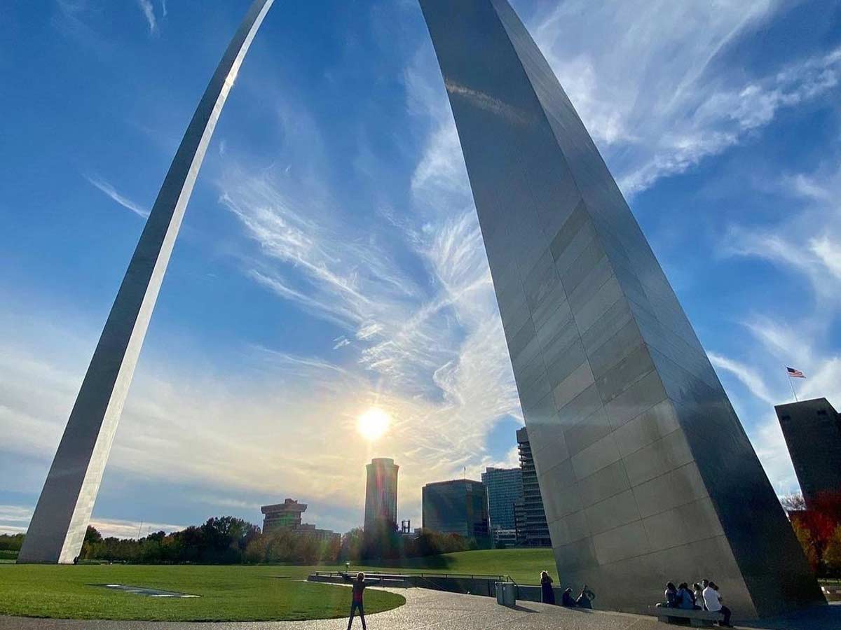 the gateway arch in st. louis