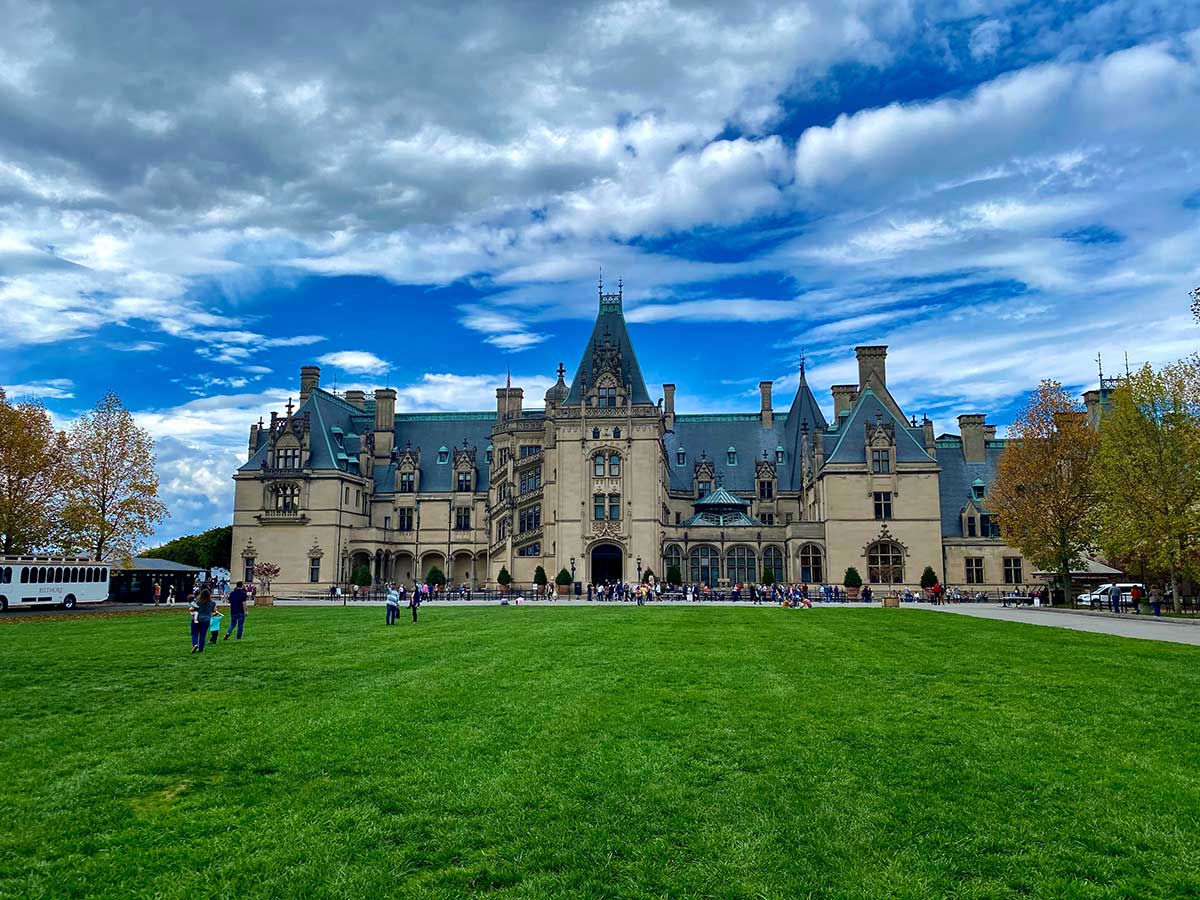 an exterior view of the biltmore estate