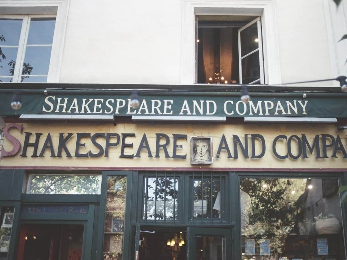 the storefront of Shakespeare and company in paris