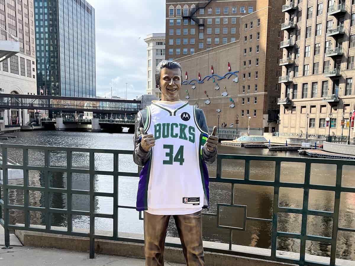a bronze statue of fronzie from happy days wearing a milwaukee bucks jersey