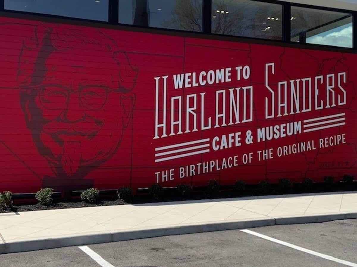 the entrance sign at the harland sanders cafe and museum in kentucky