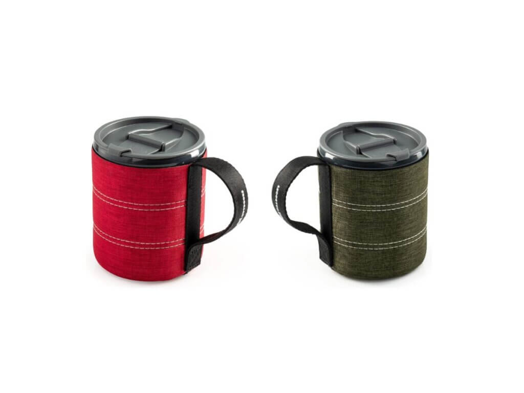 Red mug and green mub