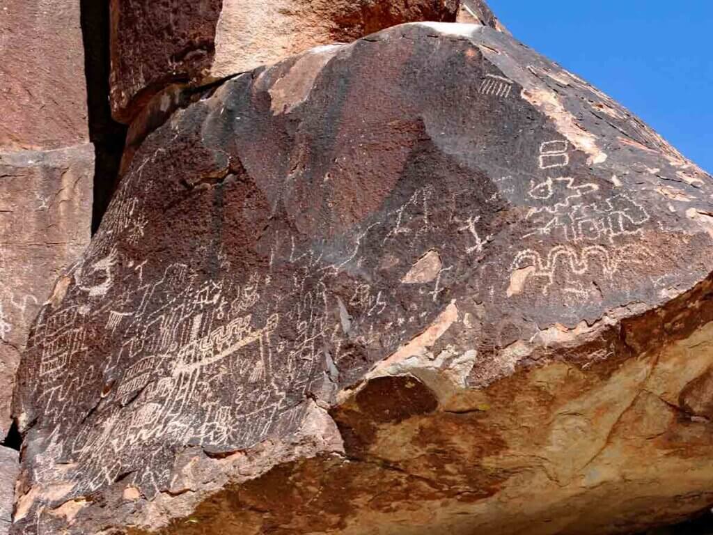 Grapevine Canyon hieroglyphs on large rock