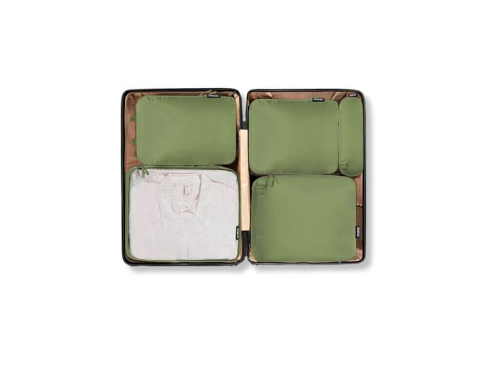 Green packing cubes
