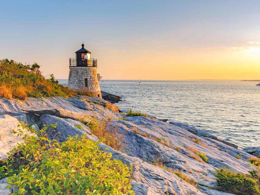 Lighthouse along the cliffs in Newport, Rhode Island